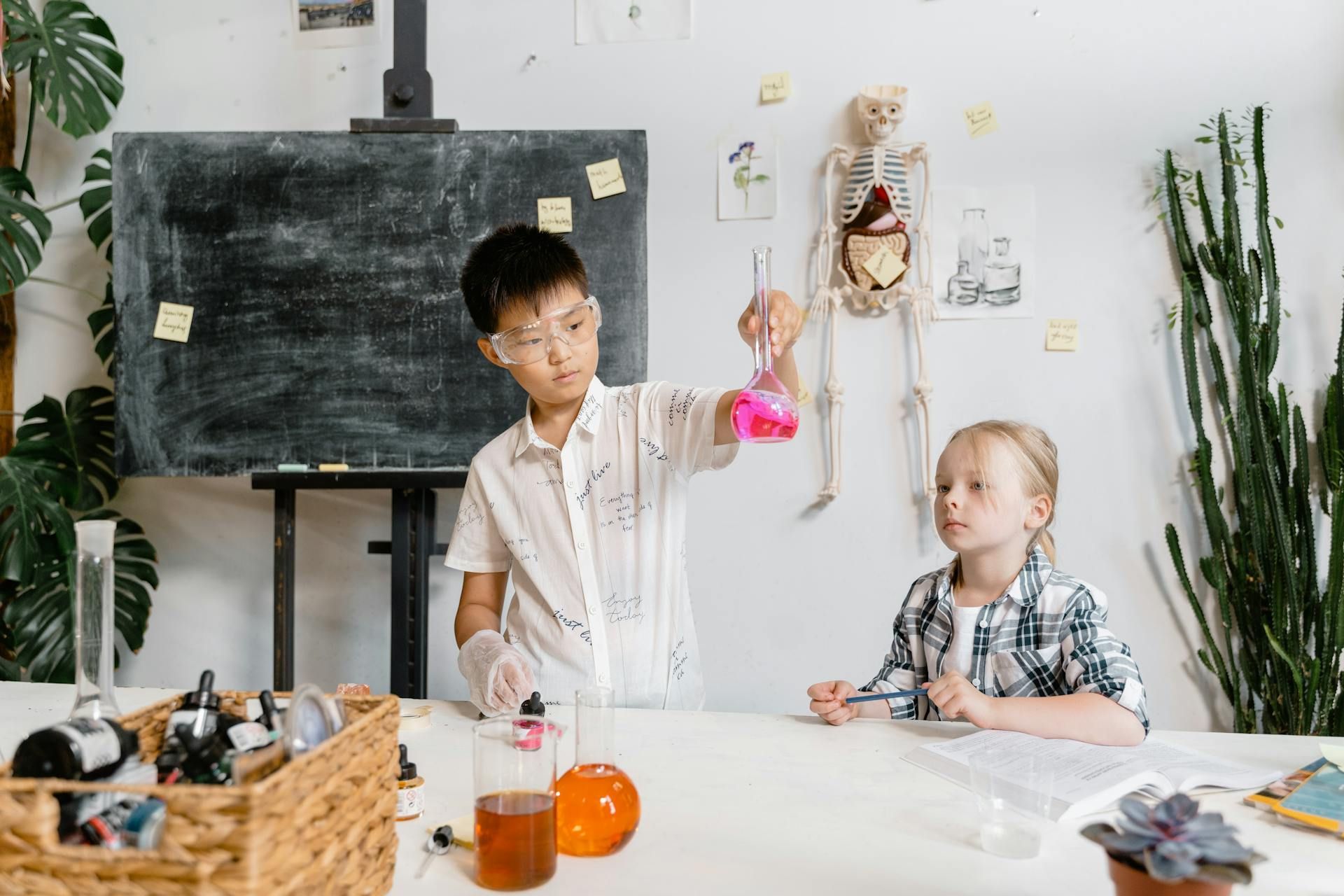 Kinder, Experiment, Naturwissenschaften