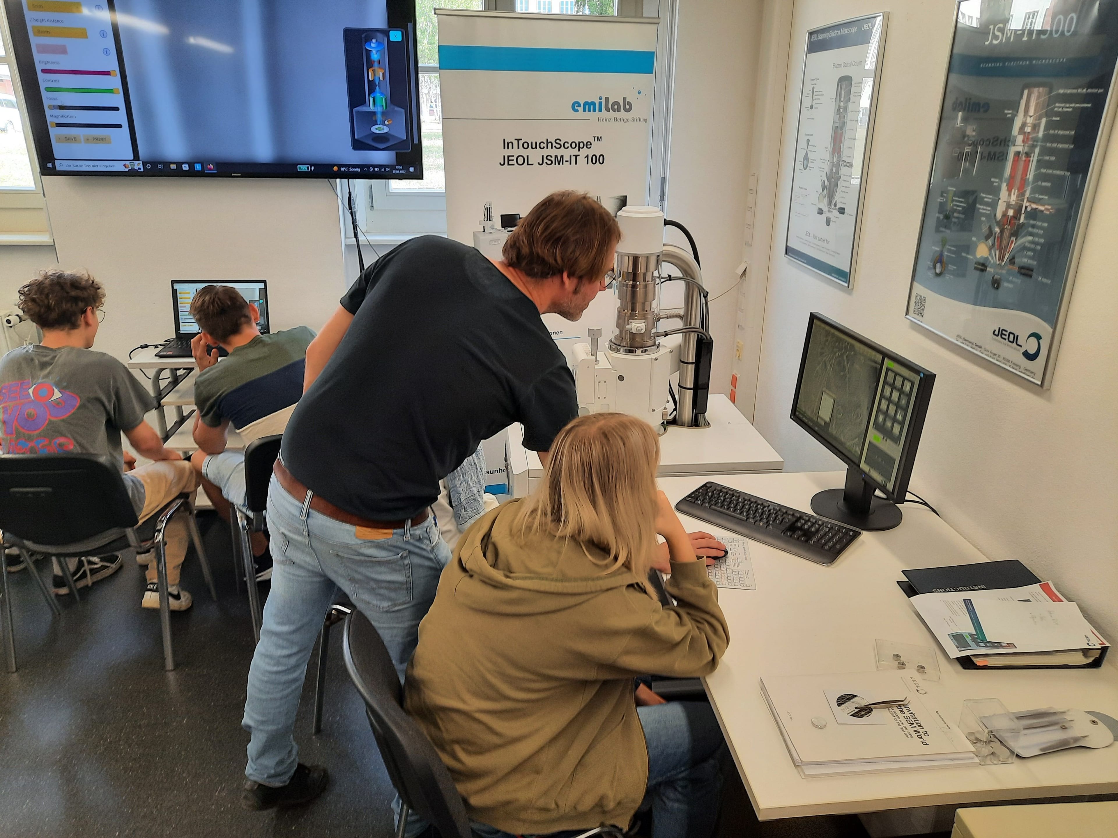 Schüler*innenlabor für Elektronenmikroskopie